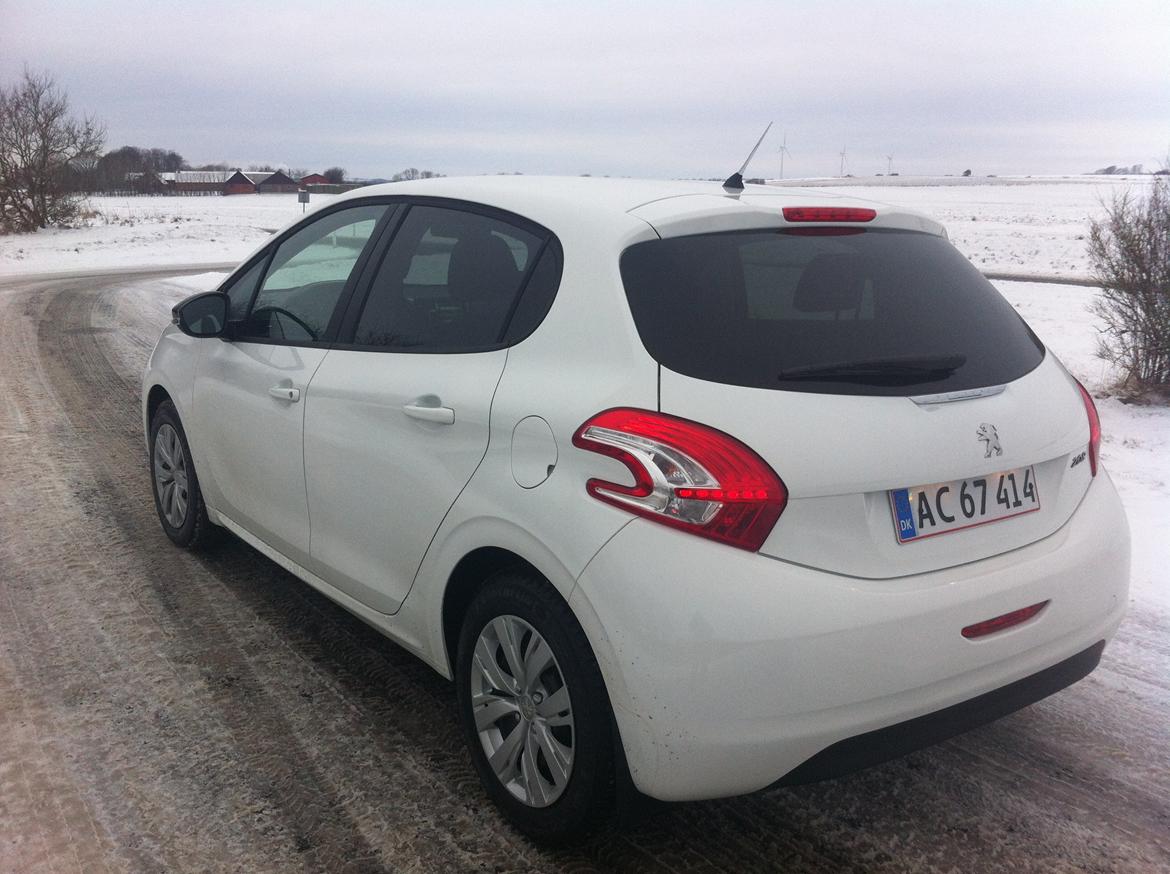 Peugeot 208 1.2 VTI Active Avenue Sport 5D (solgt) - Læg mærke til de flotte LED baglygter billede 6