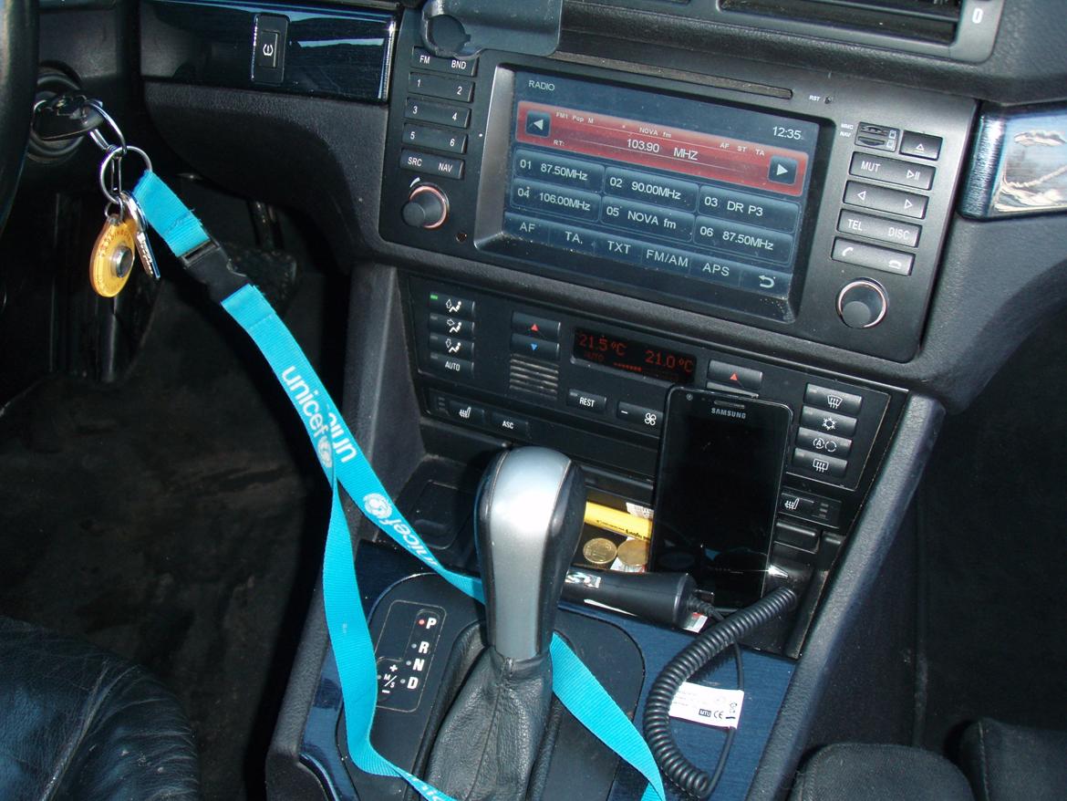 BMW 530d - Havde org. navi, men jeg valgte aligevel at smide en Dynavin d99 i billede 7