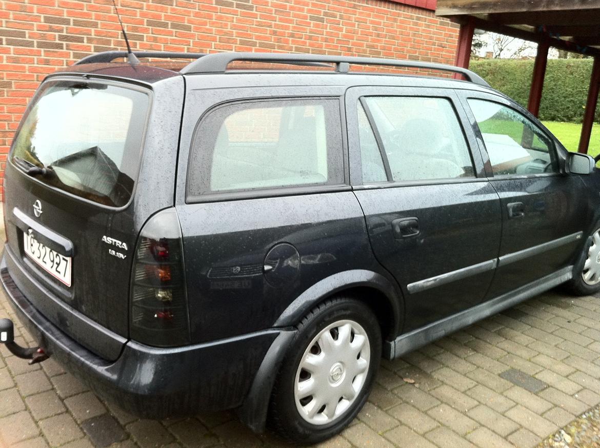 Opel Astra G - Tonede baglygter kom hurtigt på, har efterfølgende skiftet til røde/klare OPC baglygter billede 6