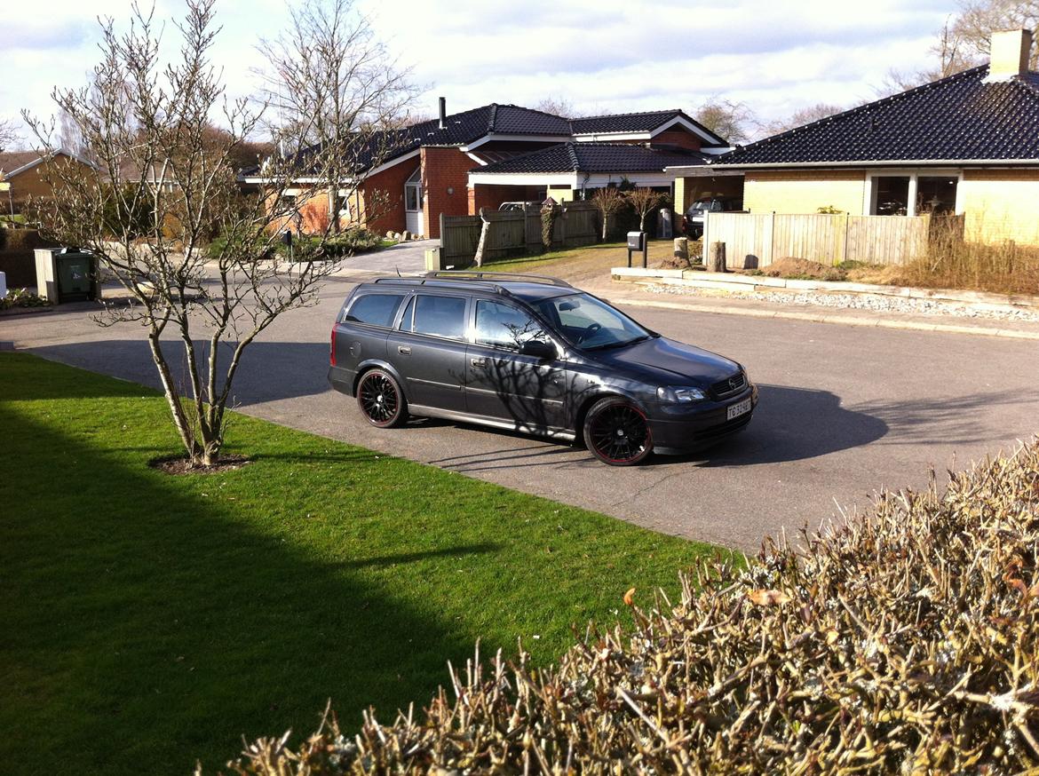 Opel Astra G - Synes resultatet er blevet ok, taget i betragtning af hvor kedelig den var at se på da vi købte den:) billede 1