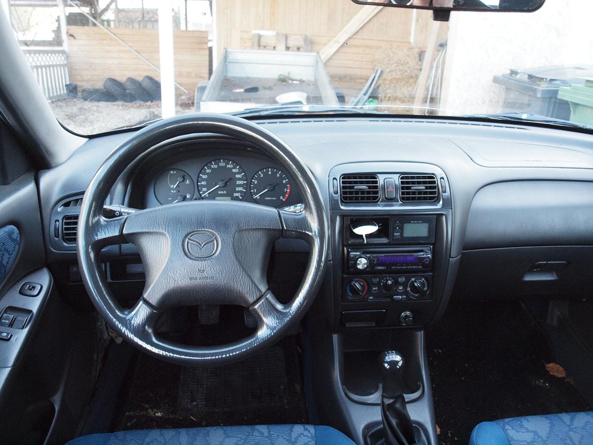 Mazda 626 1.8i LX st. car *SOLGT* billede 9