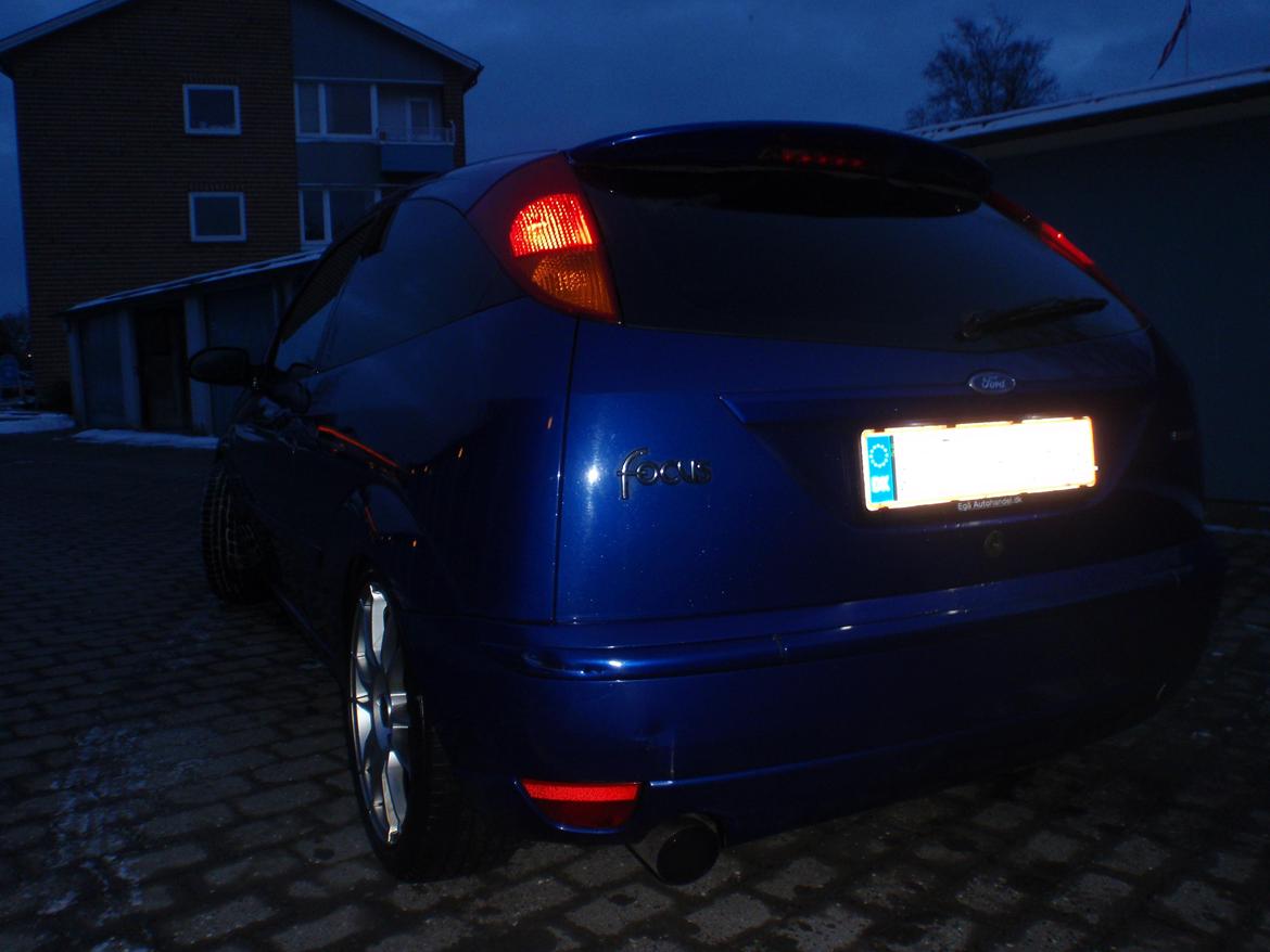 Ford Focus ST 170 - Venstre bag liste skal skiftes.. Bakkede ind i en ung dame med 2-4 km i timen, uden at orientere mig i den blinde vinkel -_- billede 7