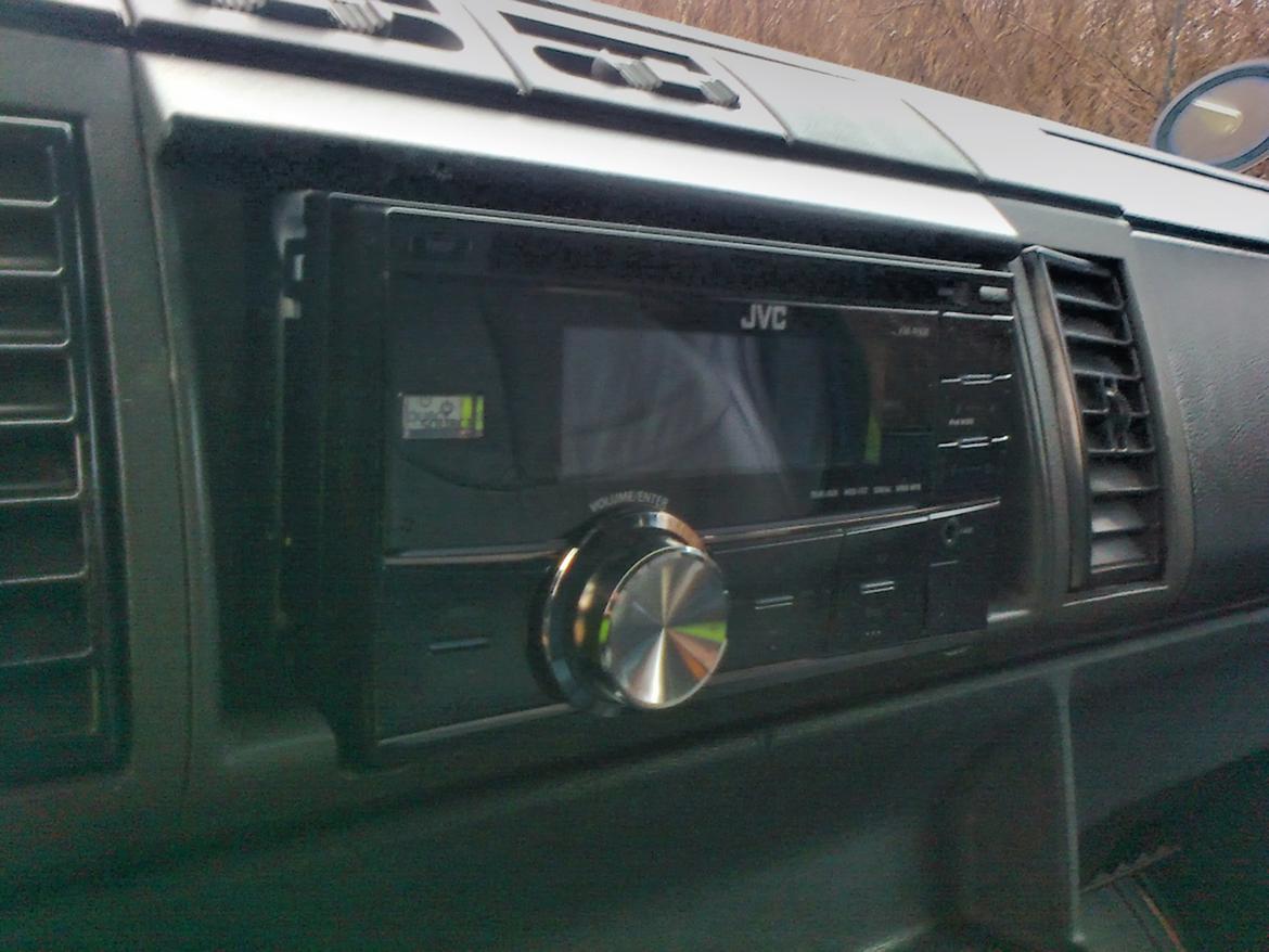 Chevrolet Astro Van - 2DIN CD/radio monteret. Kan lige nøjagtig være der i dybden med stikkene monteret. billede 15