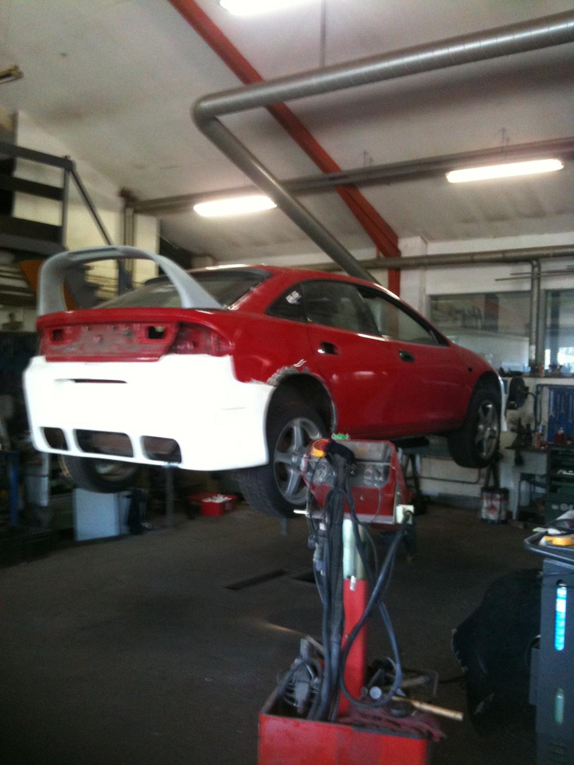 Mazda 323 f ba - under ombygning billede 3