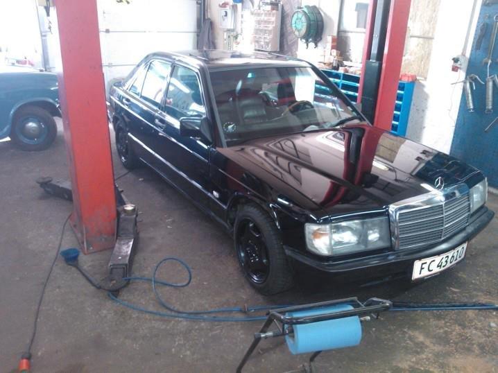 Mercedes Benz 190e the black widow - nypolert efter skade fra tidligere ejer  billede 9