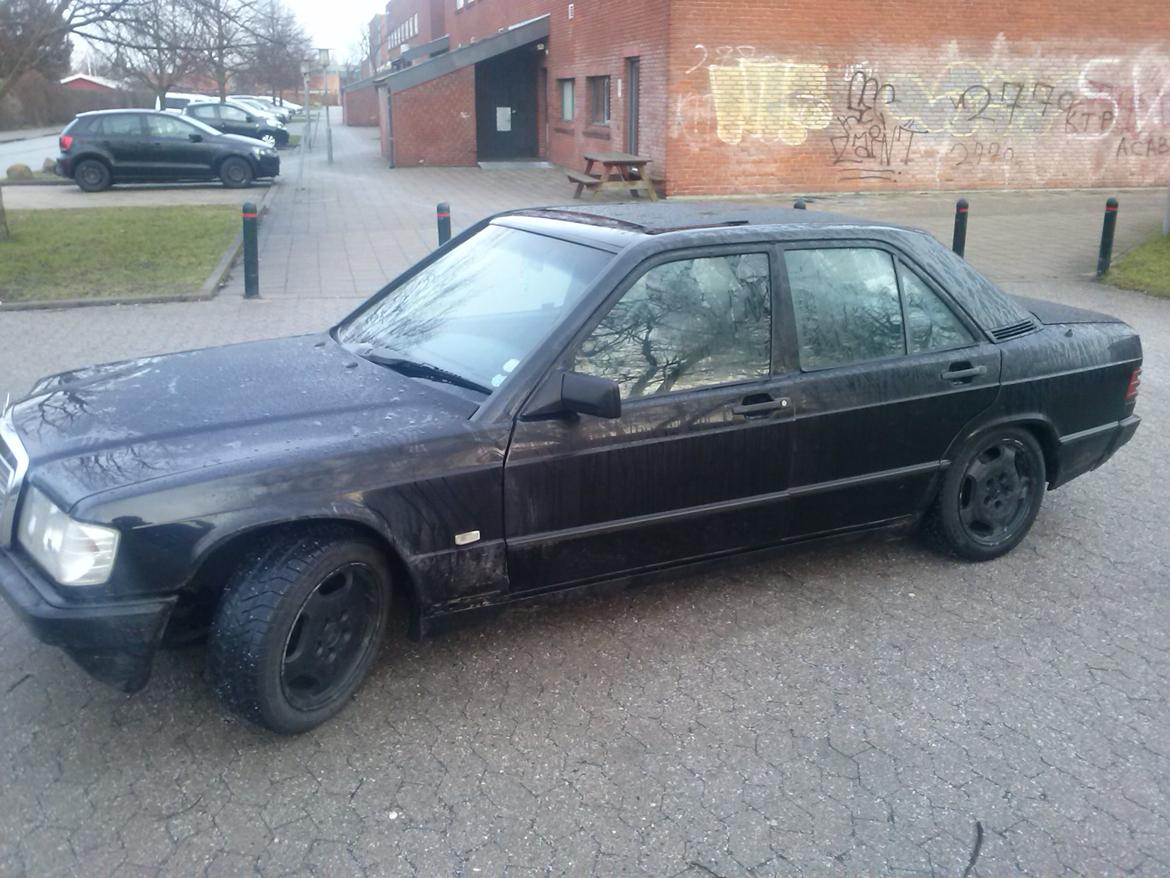 Mercedes Benz 190e the black widow - the black widow med vinter ringe på  billede 12