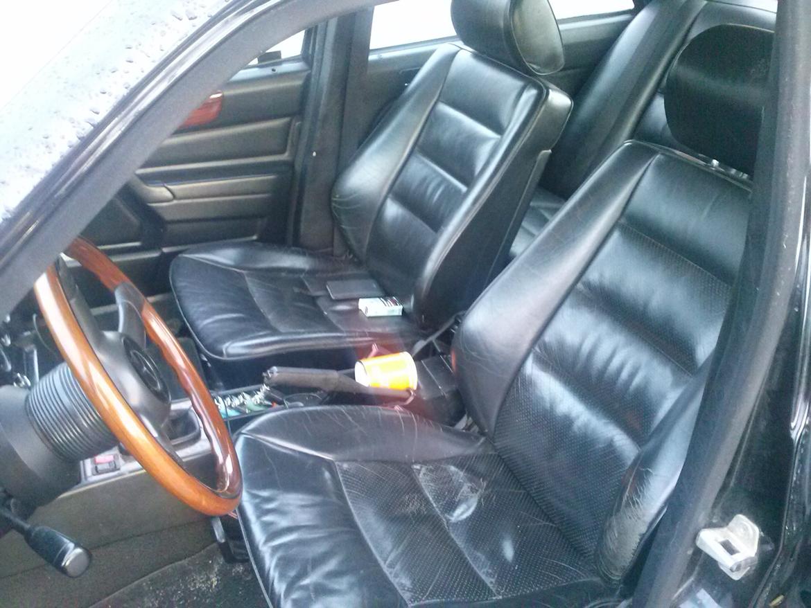 Mercedes Benz 190e the black widow - mercedes skal ha en ko uder taget  billede 17