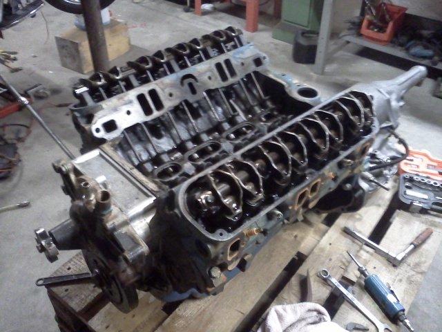 Plymouth Duster - Motor adskilt for maling. billede 14