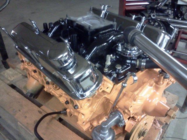 Plymouth Duster - Motoren malet Hemi orange, og næsten færdig monteret. billede 15