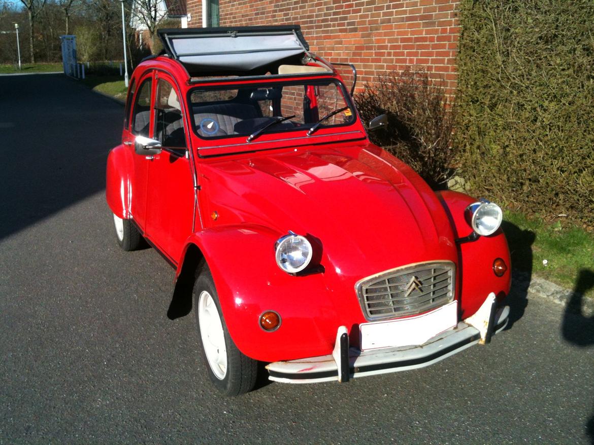 Citroën 2CV 6Club - 2CVén på en varm sommerdag billede 1