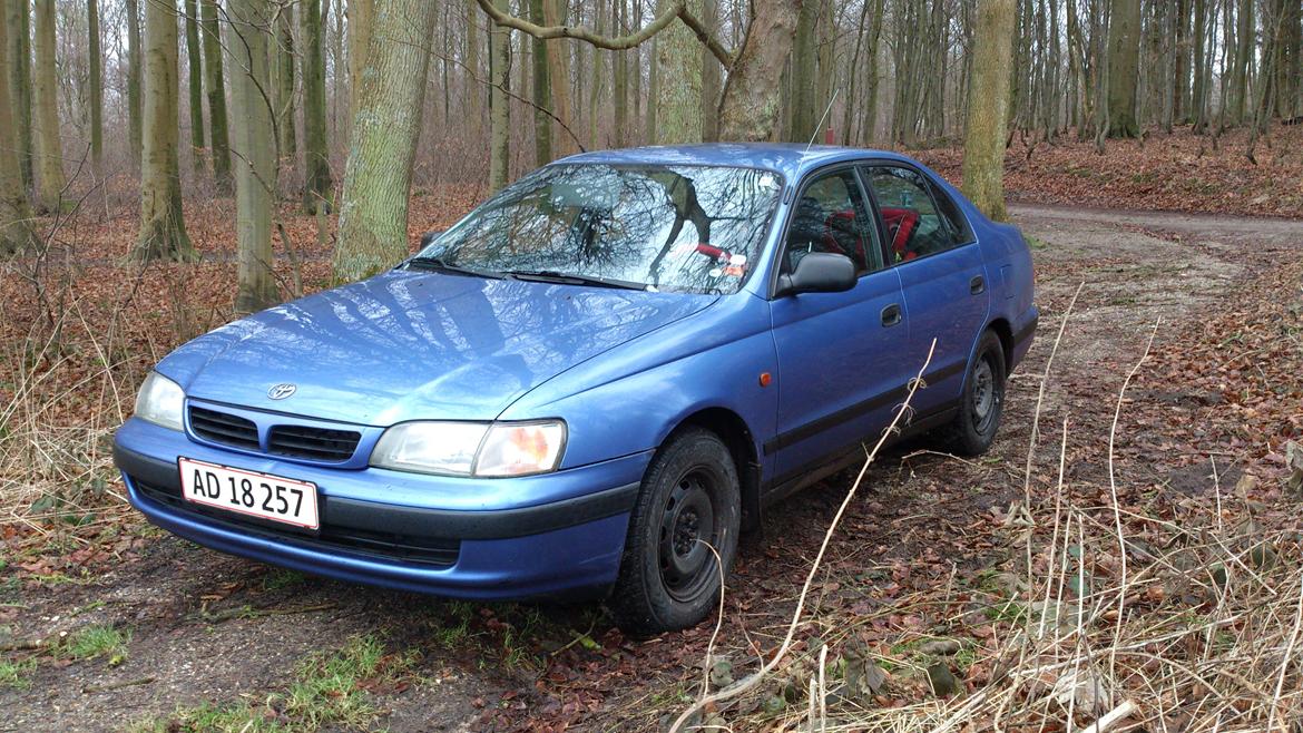 Toyota Carina E billede 2