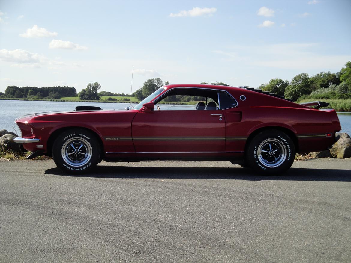 Ford Mustang Mach 1 "Sally" - Fastback karossen blev fra '69 officielt omdøbt til SportsRoof, men det vandt aldrig indpas "på gaden" billede 18