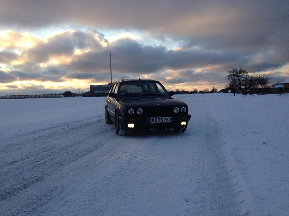 BMW 320i/323i E30 Touring billede 2