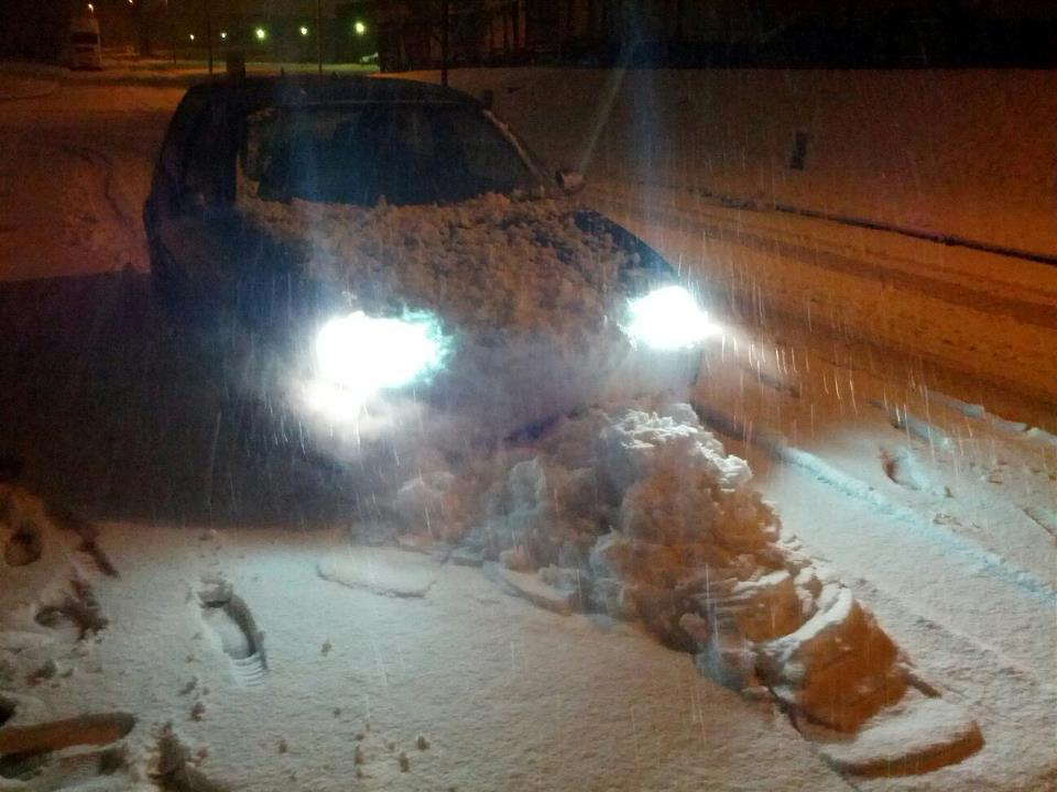 VW Golf IV 1.8 - Hvad skal vi bruge sneplov og salt spreder til? Når man selv kan ordne det. billede 1