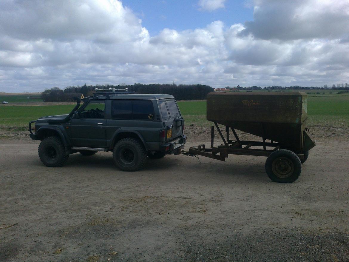 Nissan Patrol GR *solgt* - med AB vogn med majs i billede 20