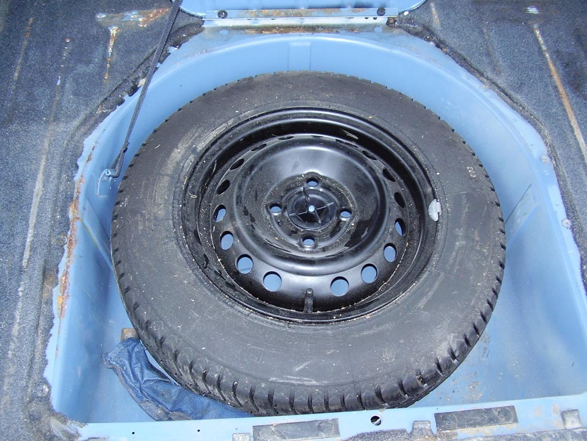 Opel Kadett E van - reservehjulet er som nyt, gid de 4 ander fælge var lige så pæne billede 11