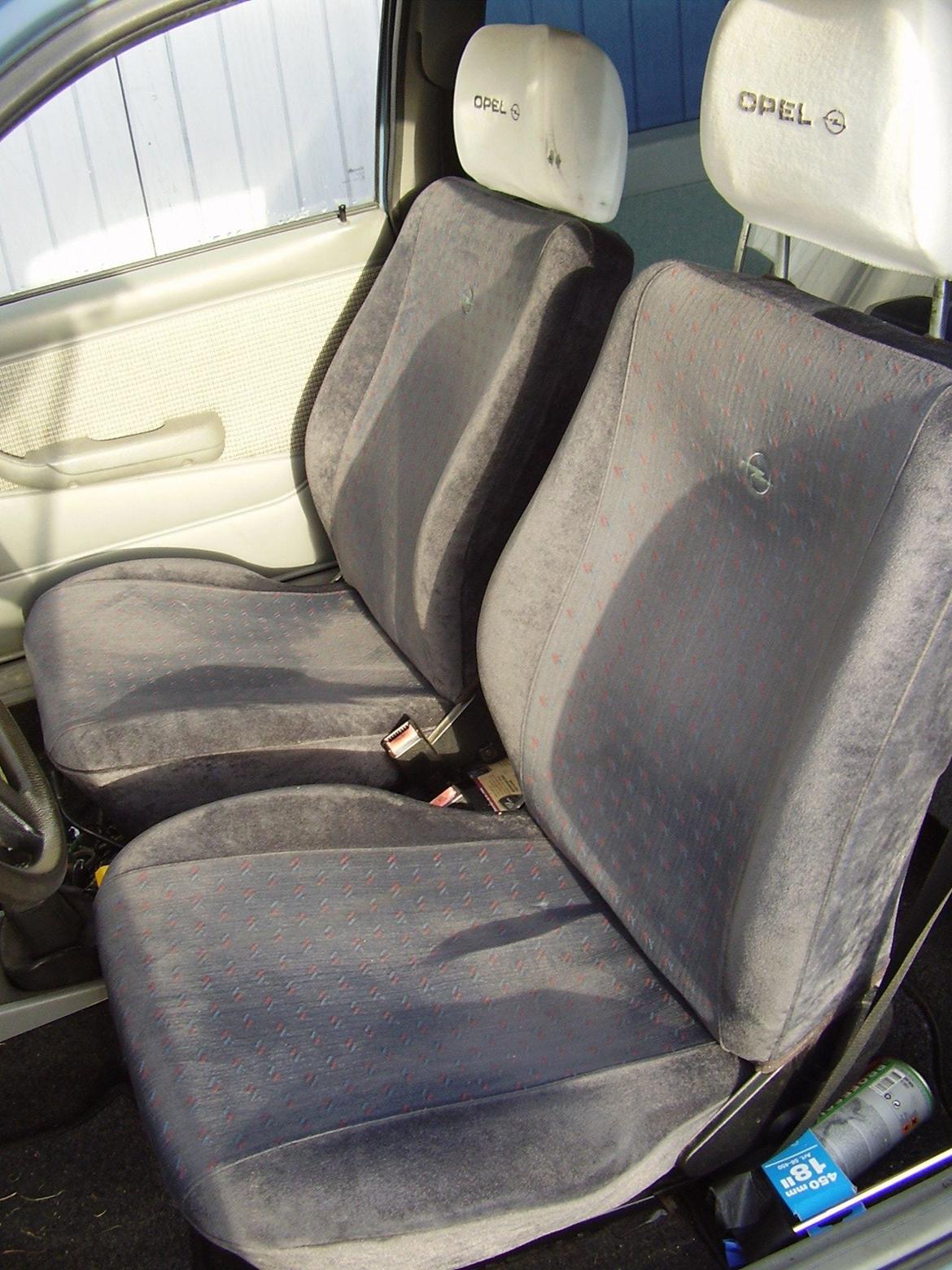 Opel Kadett E van - så er der kommet noget betræk på for at beskytte de fine sæder billede 16