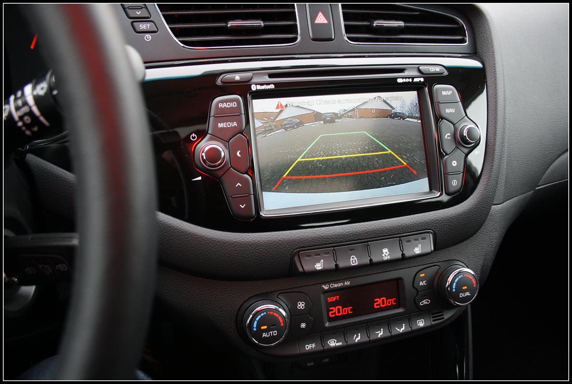 Kia Ceed 1.6 GDI Premium *Solgt* - Dual climate control & 7" navigations enhed med bakkamera og BT connection. billede 9