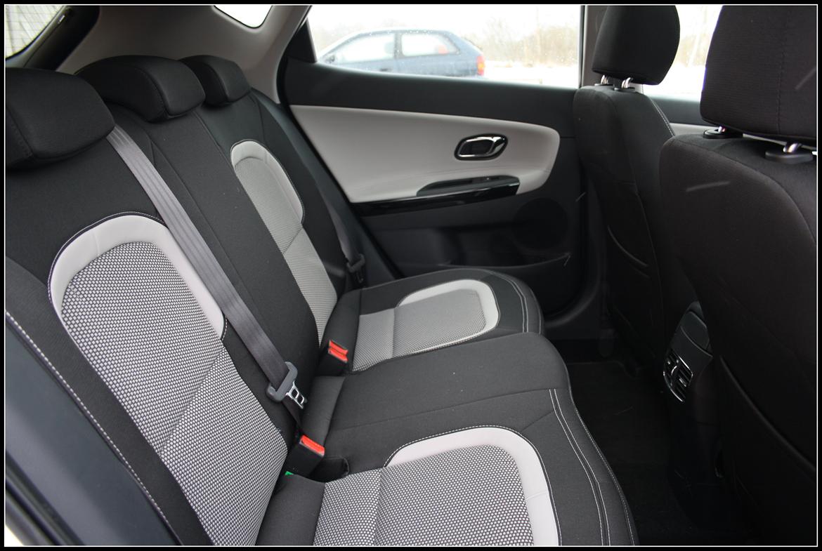 Kia Ceed 1.6 GDI Premium *Solgt* - Fornuftig plads på bagsædet også, på trods af at det er en hatchback. billede 11