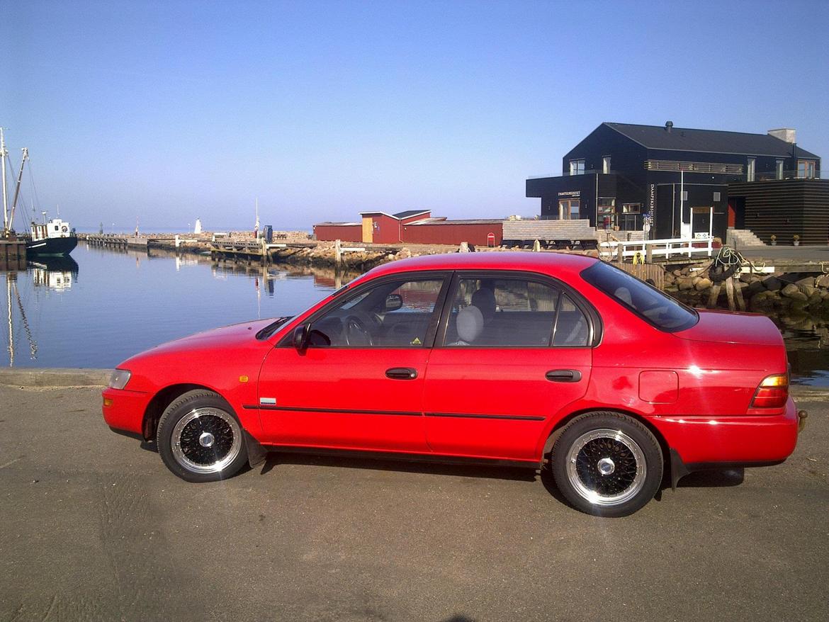 Toyota Corolla e10 sedan - en tur til bogense havn  billede 1