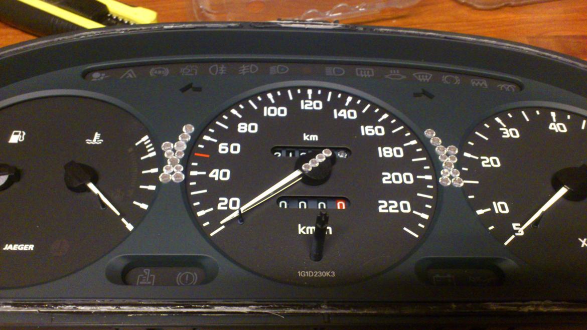 Renault Megane coupe - Så er der ved at komme lidt glitter i bilen:) 
så skal den fuld stendigt have et nyt look :D
  billede 15