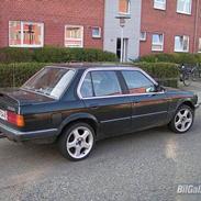 BMW 320i 4-dørs (SOLGT)