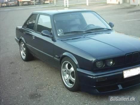 BMW 316/320 I (til salg) billede 5