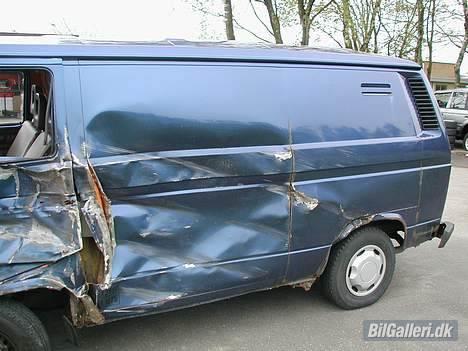 VW Transporter T3 (*død*) - Selv bagskærmen er ødelagt.. billede 9