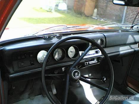 Opel Kadett B  - Bemærk ur og radio billede 3