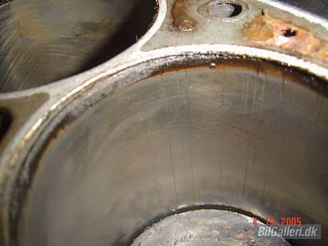 Opel Calibra 2.0i Coupé - Et under at den motor kunne køre... Ps. Den startede næsten også altid på 2-3 cylindre.... Så jeg tror på at den har kørt lige en smule mere en 100000km. billede 14