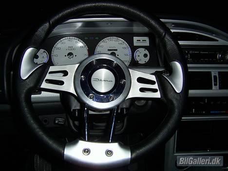 Toyota Corolla GSi - De nye hvide urskiver + lidt alu-spray... Det hjalp da på den ellers kedelige kabine... billede 12