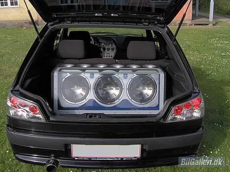 Peugeot 306 XS  -(SOLGT)- - Mit subwoofer bag i bilen billede 4