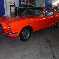 Amerikaner Ford Mustang 2+2 Fastback Solgt