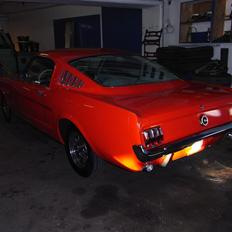 Amerikaner Ford Mustang 2+2 Fastback Solgt