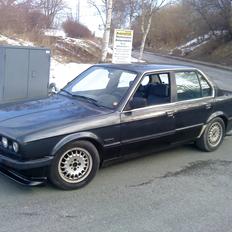 BMW E30 320i 12v