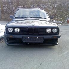 BMW E30 320i 12v