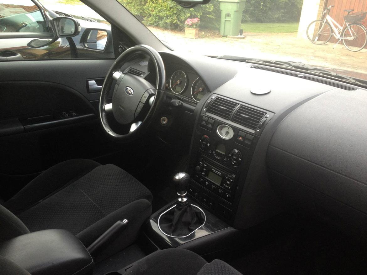 Ford Mondeo V6 Ghia billede 2