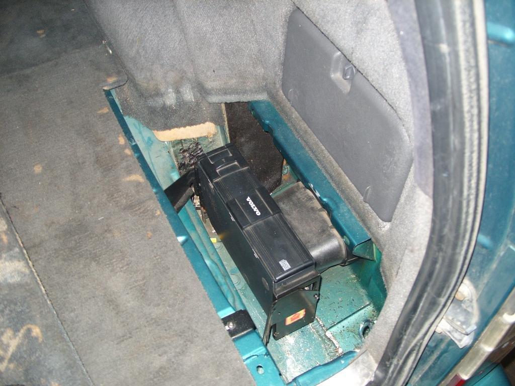 Volvo 960 - CD Veksleren i sin orignale holder og plads på 900 serie STC billede 17