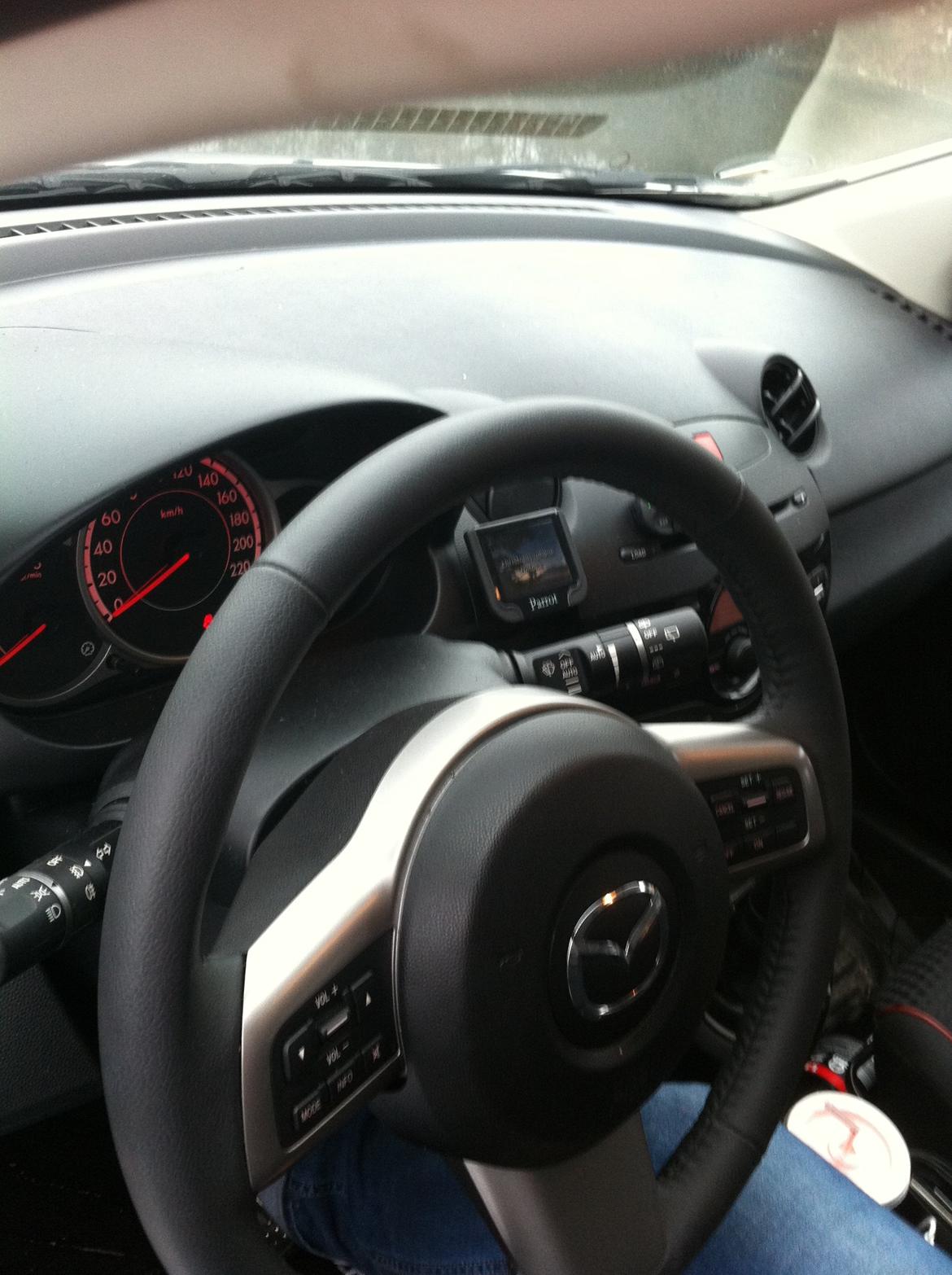 Mazda 2sport 95 TOTALSKADET billede 17