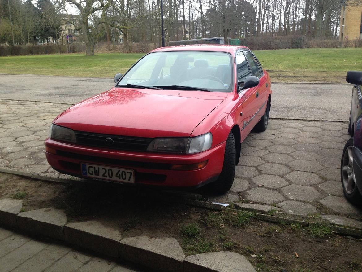 Toyota Corolla e10 sedan billede 15