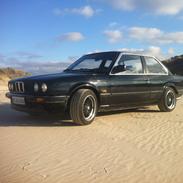 BMW e30 320i