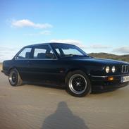 BMW e30 320i