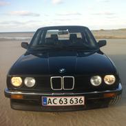 BMW e30 320i