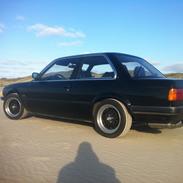 BMW e30 320i