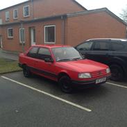 Peugeot 309 3 dørs   (Min første bil)