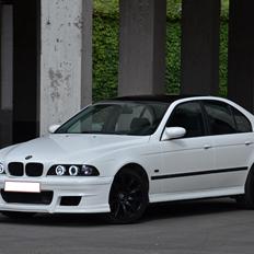 BMW 528i
