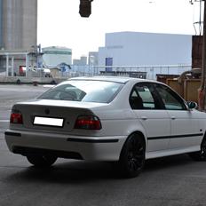 BMW 528i