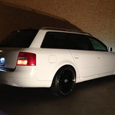 Audi A6 2,4 V6 - 7 Personers - Solgt