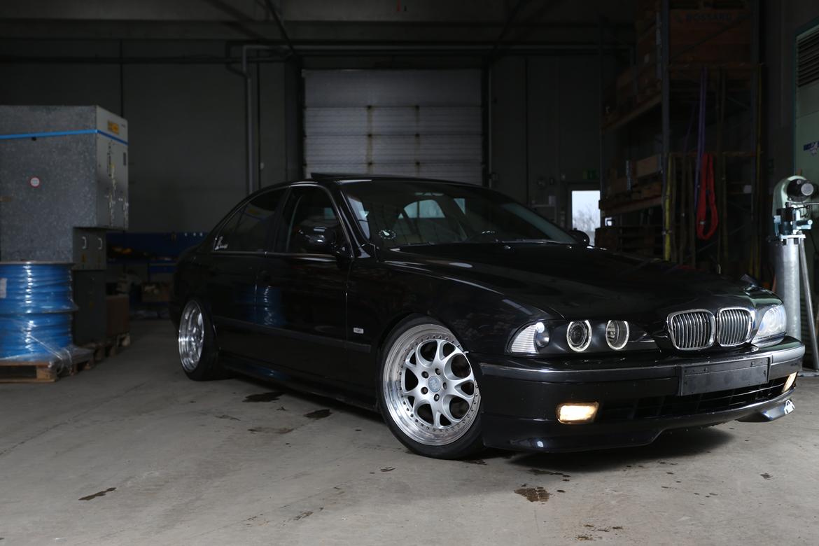 BMW e39 528i SOLGT billede 2