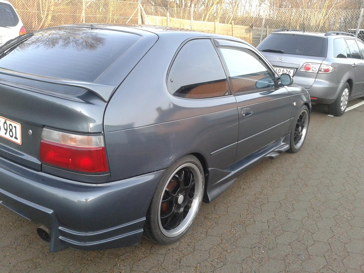 Toyota Corolla - så kan man lige se den med sommerfælge på :) billede 2